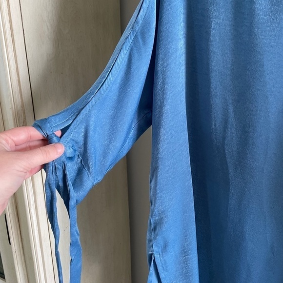 UMGEE Blue Tunic Top Oversized Small Split Sleeve Flowy NWT - Picture 3 of 5